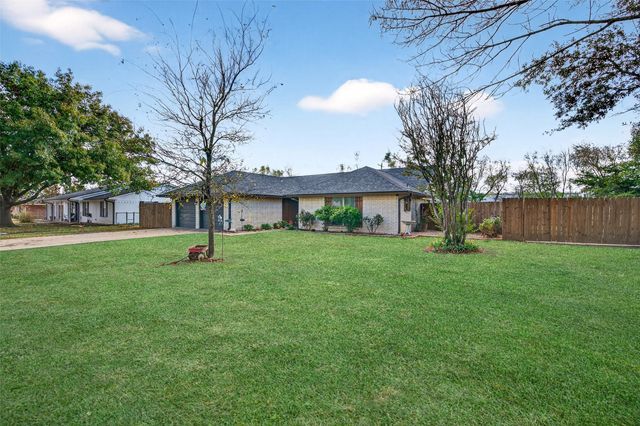 419 W Center Street, Whitewright, TX 75491