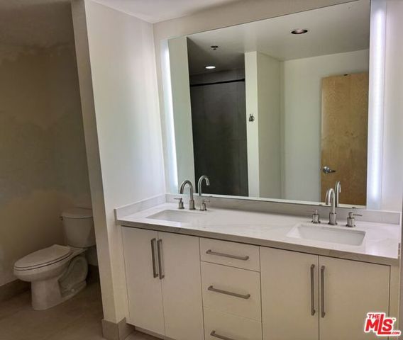 1111 S Grand Avenue 1005, Los Angeles, CA 90015