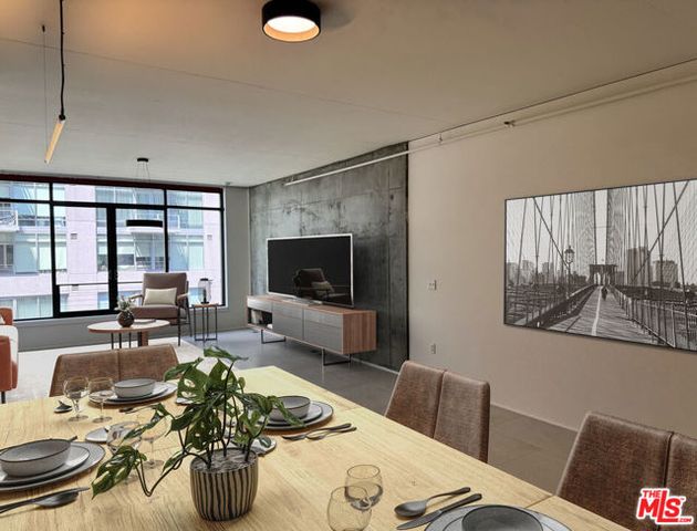 1111 S Grand Avenue 1005, Los Angeles, CA 90015