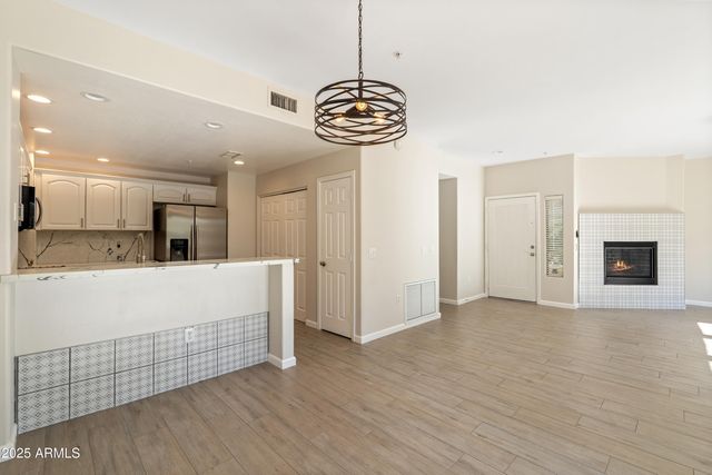 19700 N 76TH Street 2105, Scottsdale, AZ 85255