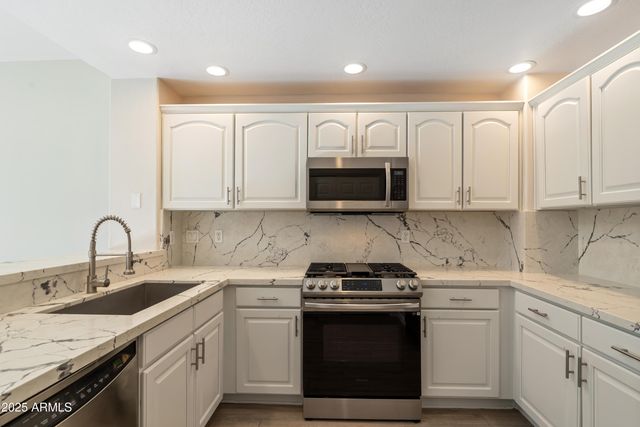 19700 N 76TH Street 2105, Scottsdale, AZ 85255