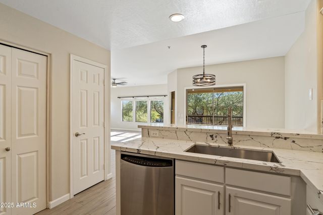 19700 N 76TH Street 2105, Scottsdale, AZ 85255