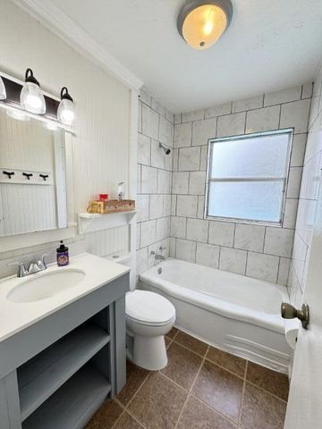 1111 Anderson, Leesville, LA 71446