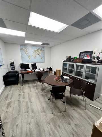 8221 NW 30th Ter, Doral, FL 33198