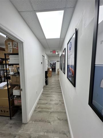8221 NW 30th Ter, Doral, FL 33198
