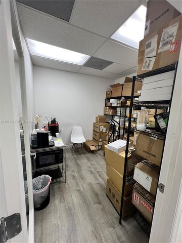 8221 NW 30th Ter, Doral, FL 33198