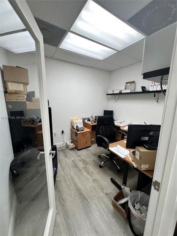 8221 NW 30th Ter, Doral, FL 33198