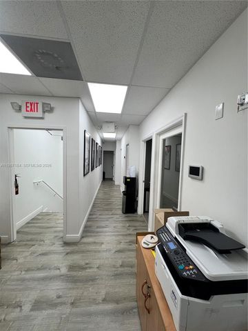 8221 NW 30th Ter, Doral, FL 33198