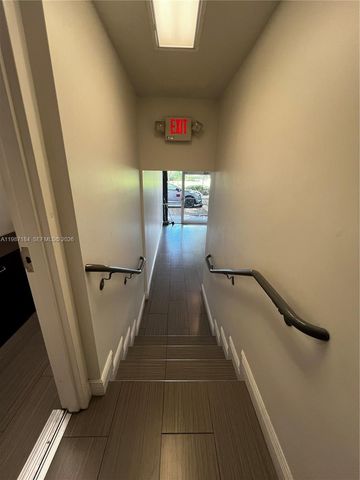8221 NW 30th Ter, Doral, FL 33198