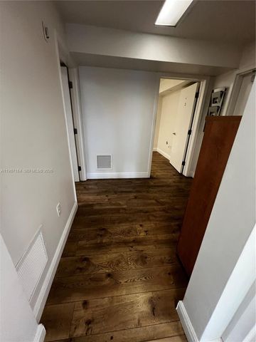 8221 NW 30th Ter, Doral, FL 33198