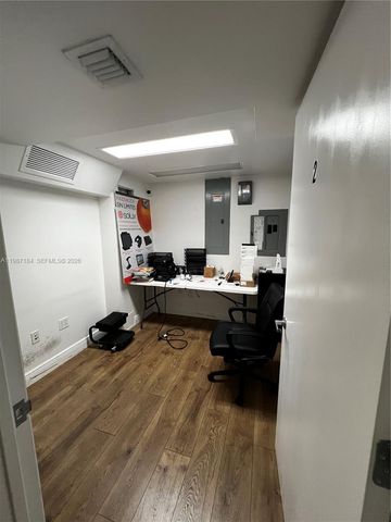 8221 NW 30th Ter, Doral, FL 33198