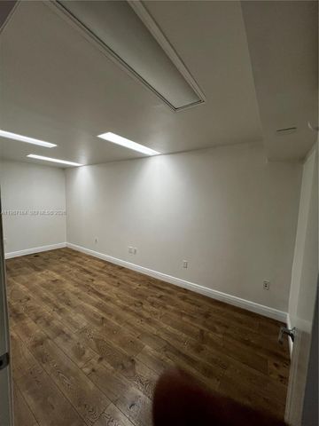 8221 NW 30th Ter, Doral, FL 33198