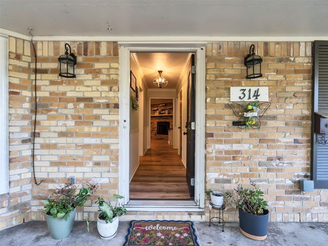 314 Coke Lane, Alvin, TX 77511