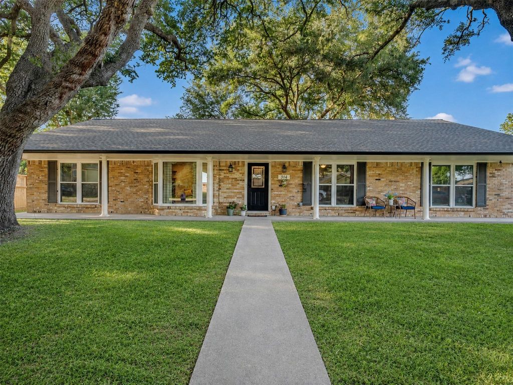 314 Coke Lane, Alvin, TX 77511