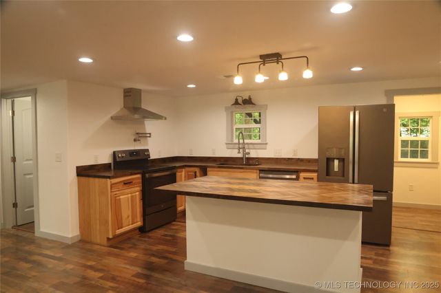 1185 E Pine Street, Westville, OK 74965