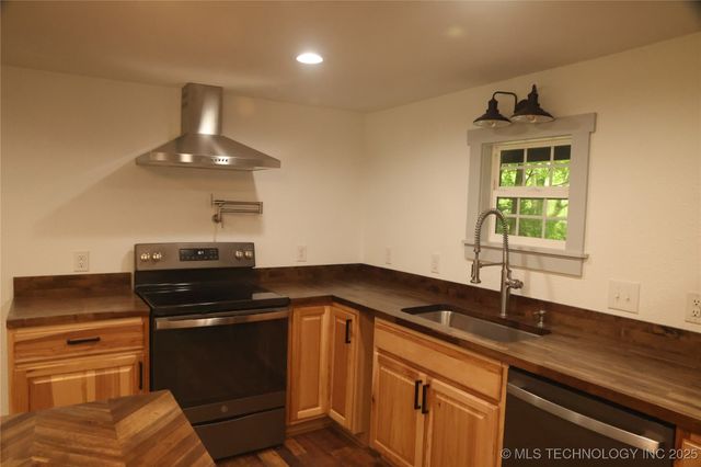 1185 E Pine Street, Westville, OK 74965