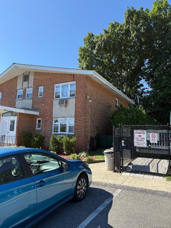 675 Pelham Road D-14, New Rochelle, NY 10805 — exterior
