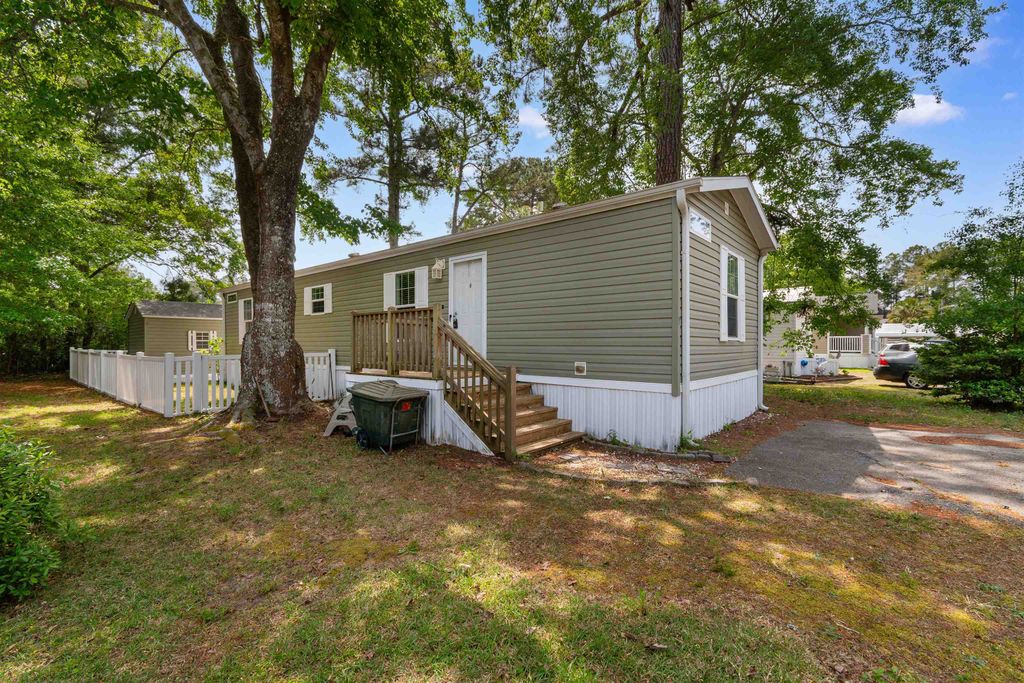 9 Topsail Ln., Murrells Inlet, SC 29576