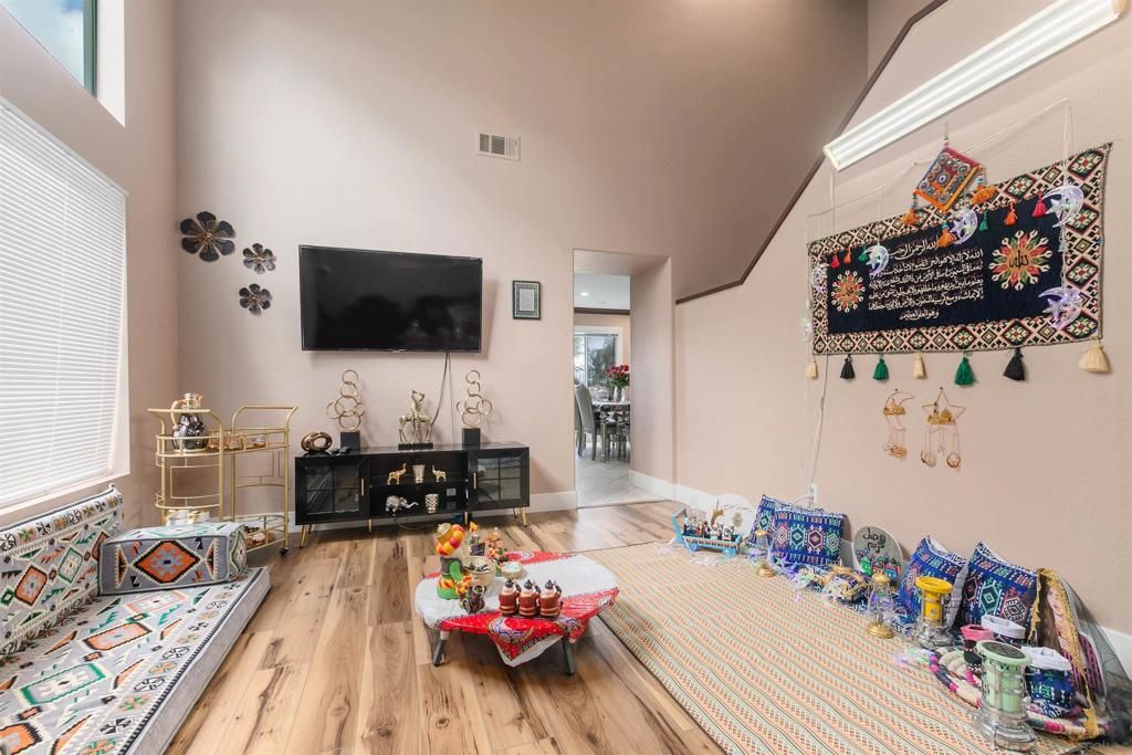 Image 10 of property listing at 10394 Valley Waters Dr, Spring Valley, CA 91978