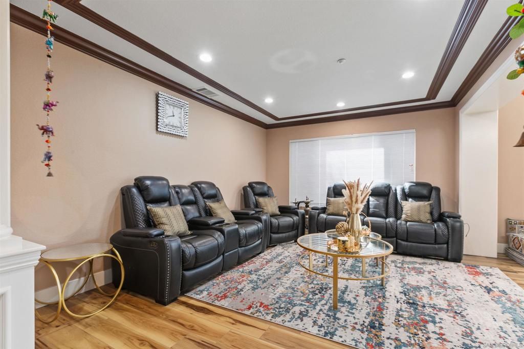 Image 7 of property listing at 10394 Valley Waters Dr, Spring Valley, CA 91978