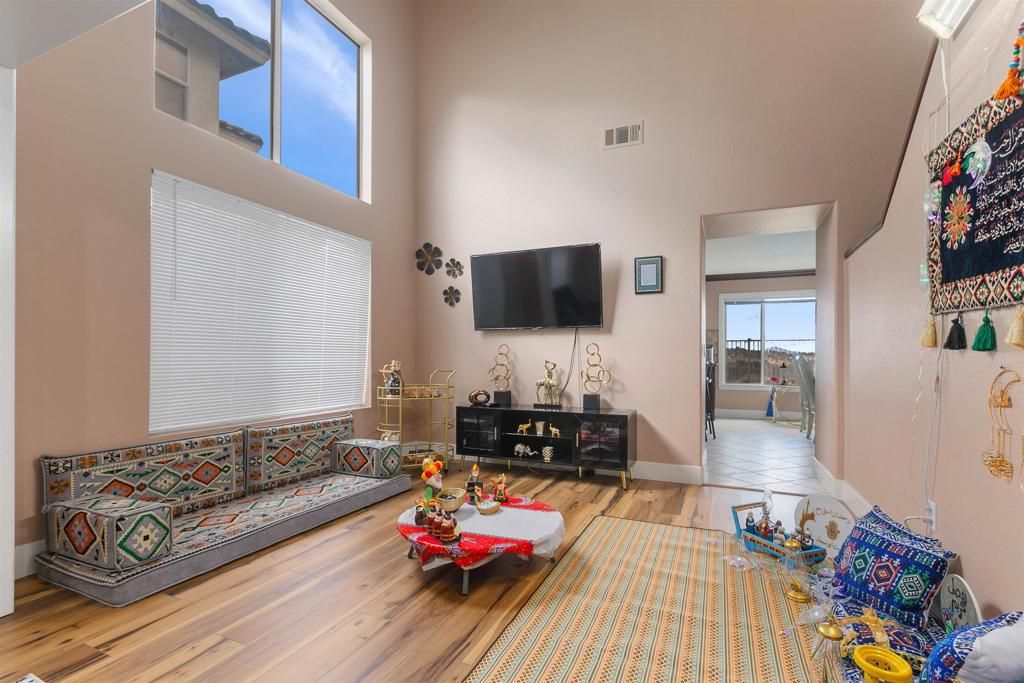 Image 9 of property listing at 10394 Valley Waters Dr, Spring Valley, CA 91978