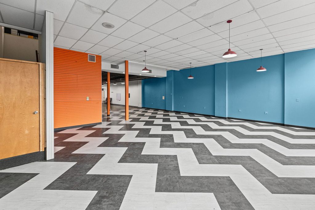 Image 11 of property listing at 115 W Main Street, Salem, IL 62881