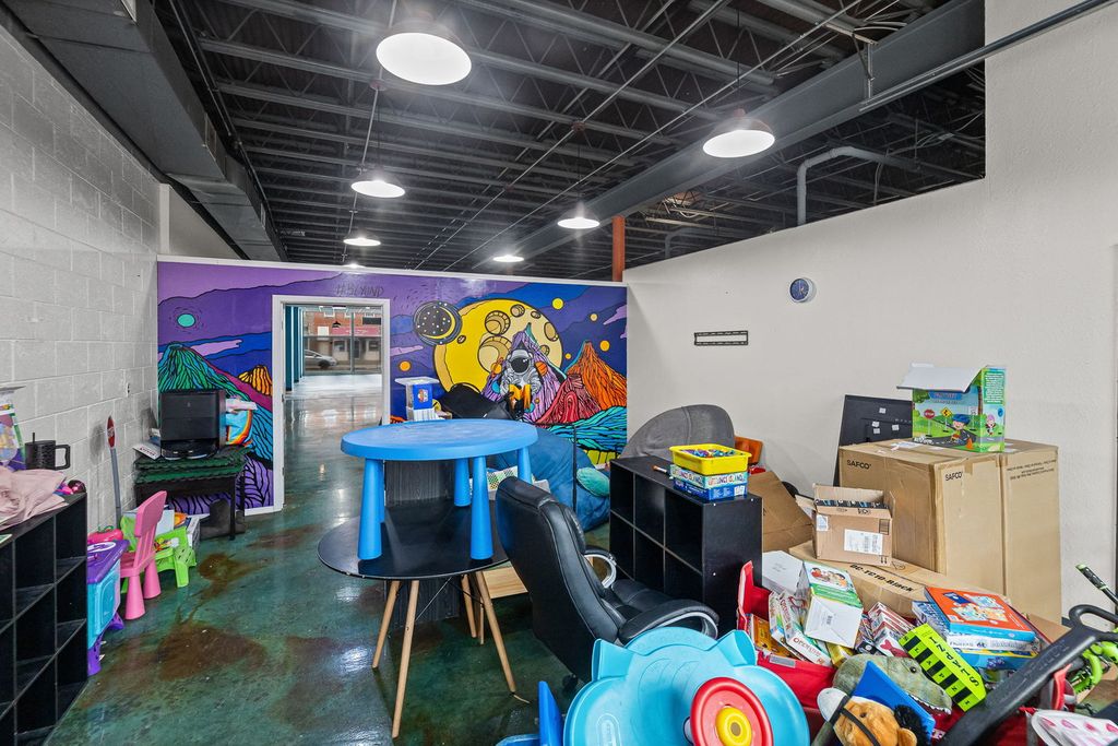 Image 14 of property listing at 115 W Main Street, Salem, IL 62881