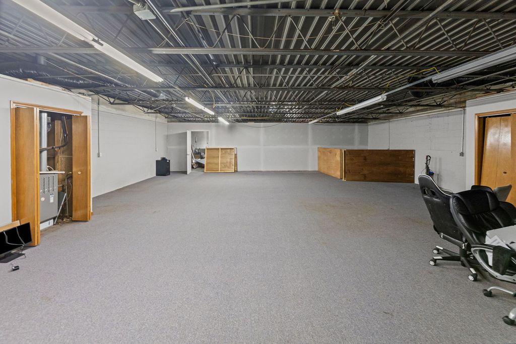 Image 17 of property listing at 115 W Main Street, Salem, IL 62881