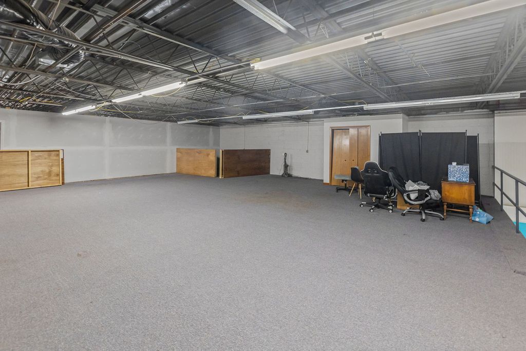 Image 18 of property listing at 115 W Main Street, Salem, IL 62881