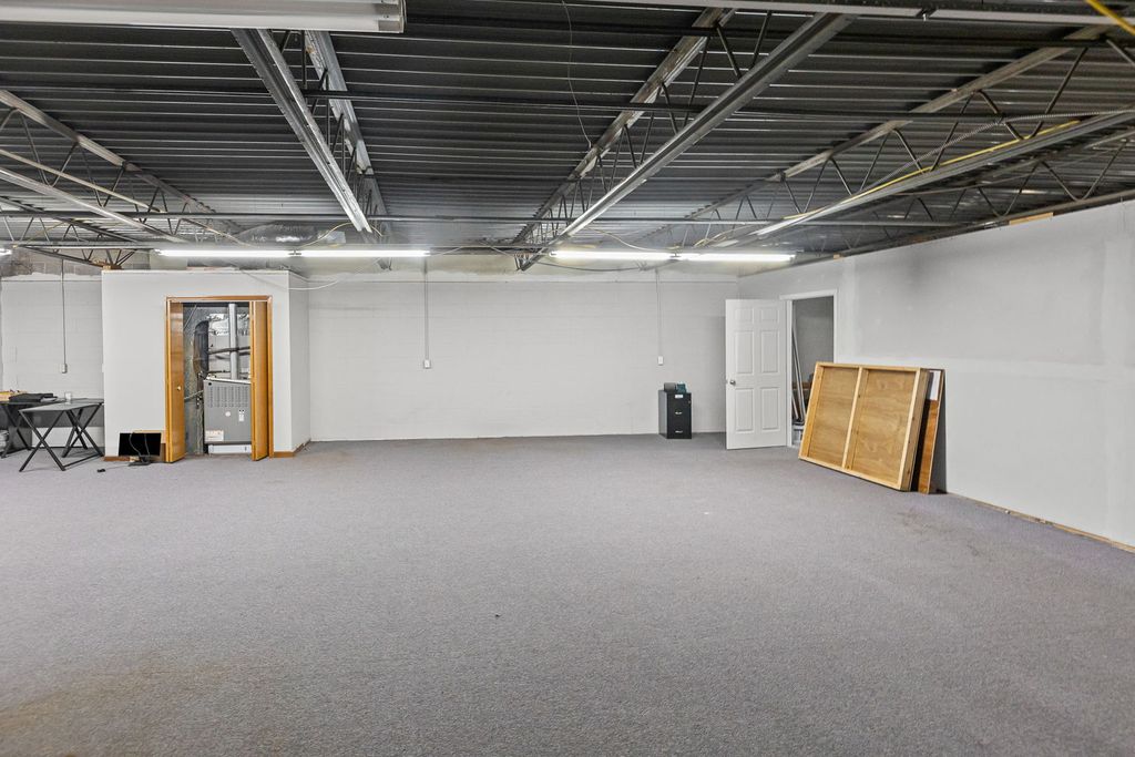 Image 19 of property listing at 115 W Main Street, Salem, IL 62881