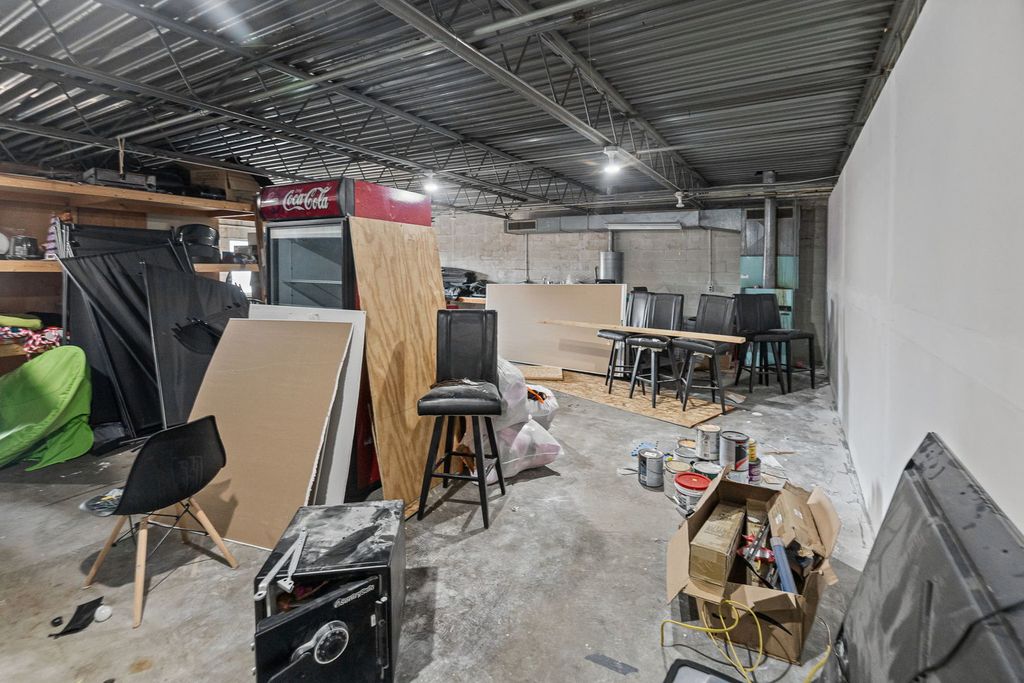 Image 21 of property listing at 115 W Main Street, Salem, IL 62881