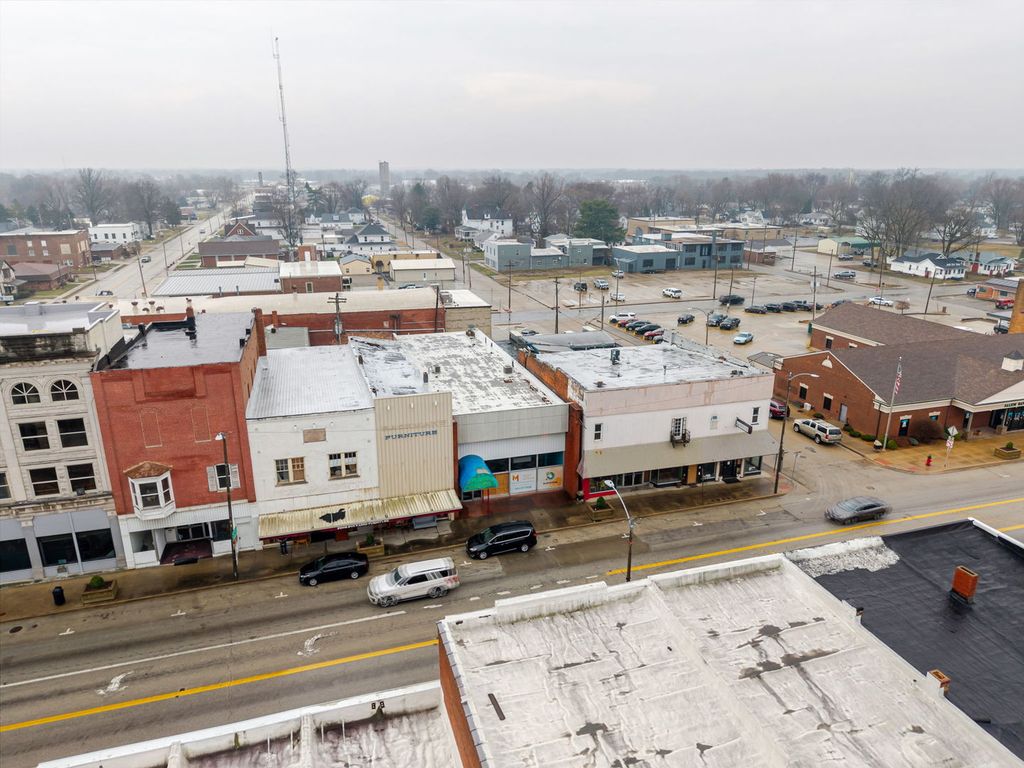 Image 22 of property listing at 115 W Main Street, Salem, IL 62881