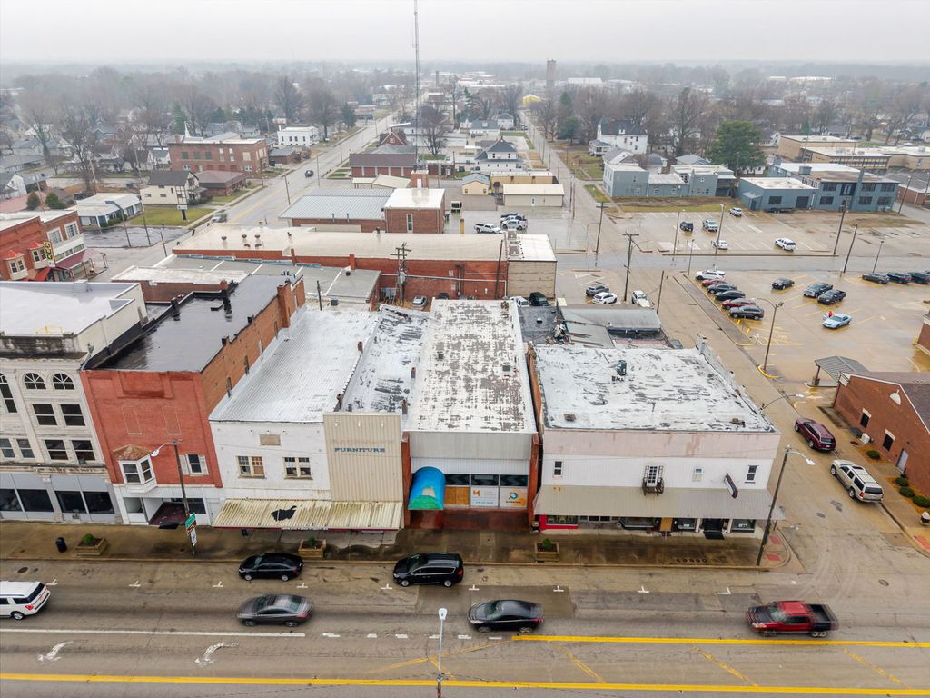 Image 23 of property listing at 115 W Main Street, Salem, IL 62881