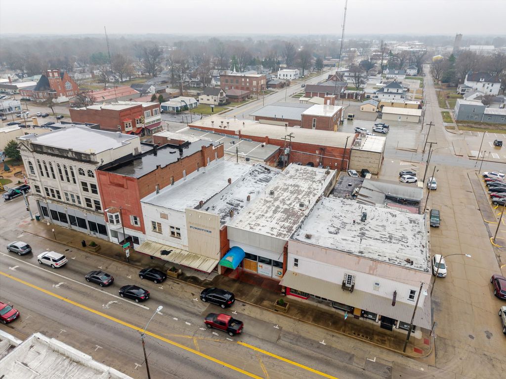 Image 24 of property listing at 115 W Main Street, Salem, IL 62881