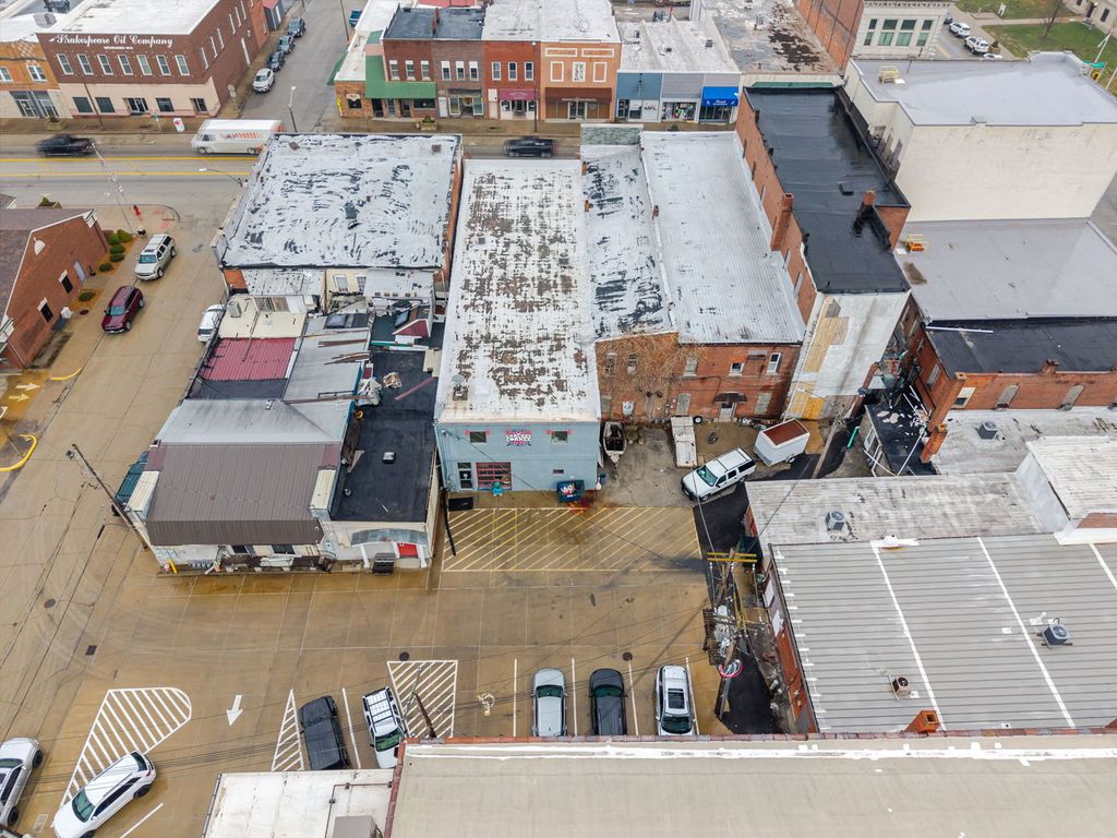 Image 27 of property listing at 115 W Main Street, Salem, IL 62881