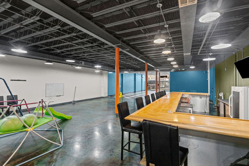 Image 5 of property listing at 115 W Main Street, Salem, IL 62881