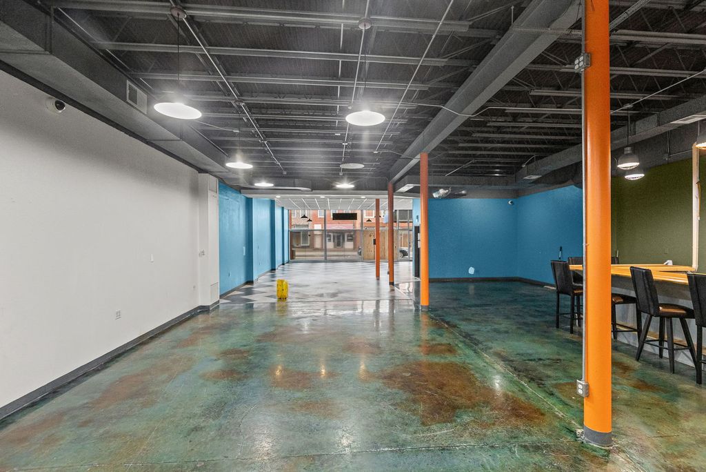 Image 6 of property listing at 115 W Main Street, Salem, IL 62881