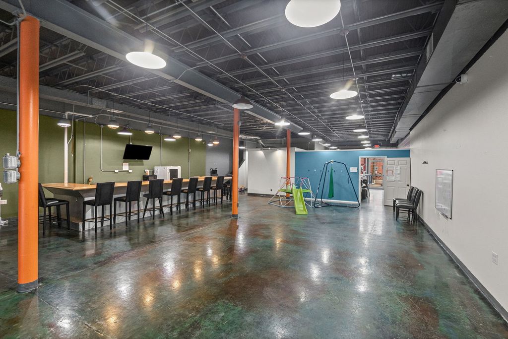 Image 7 of property listing at 115 W Main Street, Salem, IL 62881