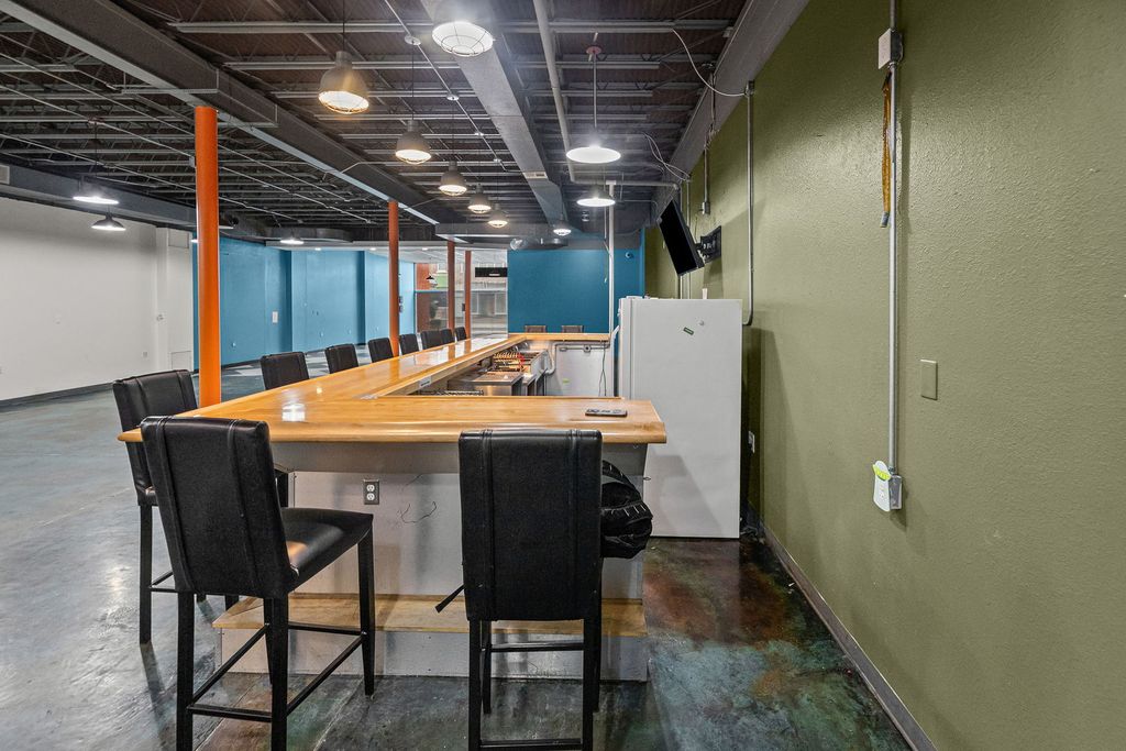 Image 8 of property listing at 115 W Main Street, Salem, IL 62881