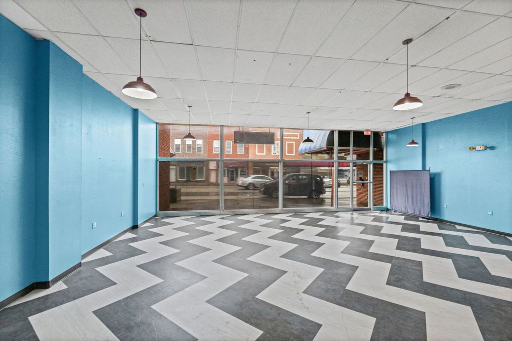 Image 9 of property listing at 115 W Main Street, Salem, IL 62881