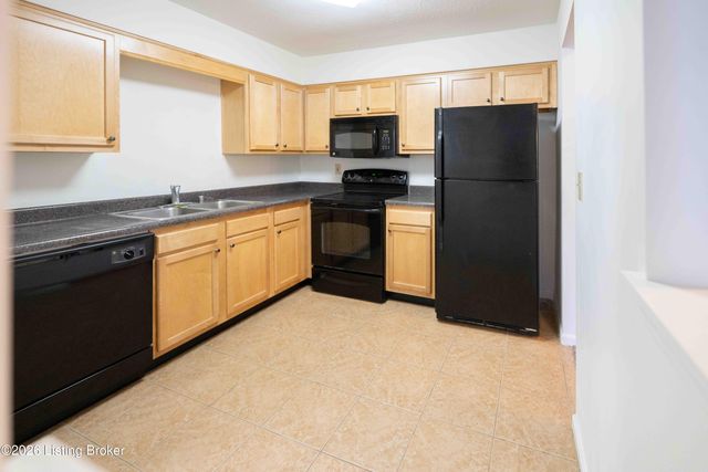 707 La Fontenay Ct, Louisville, KY 40223