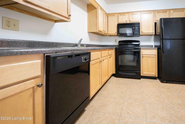 707 La Fontenay Ct, Louisville, KY 40223