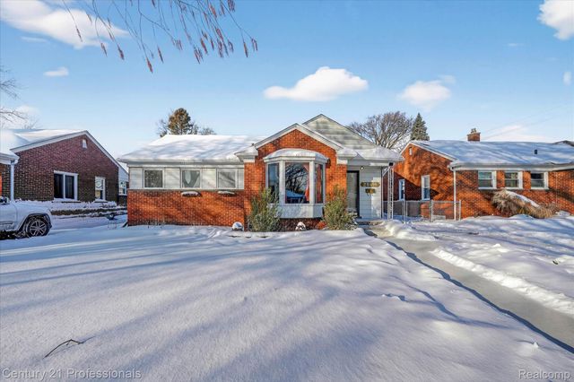 28418 N Clements Circle, Livonia, MI 48150