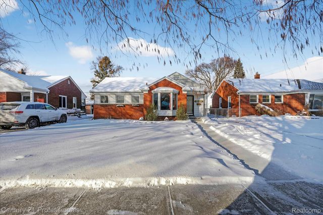 28418 N Clements Circle, Livonia, MI 48150