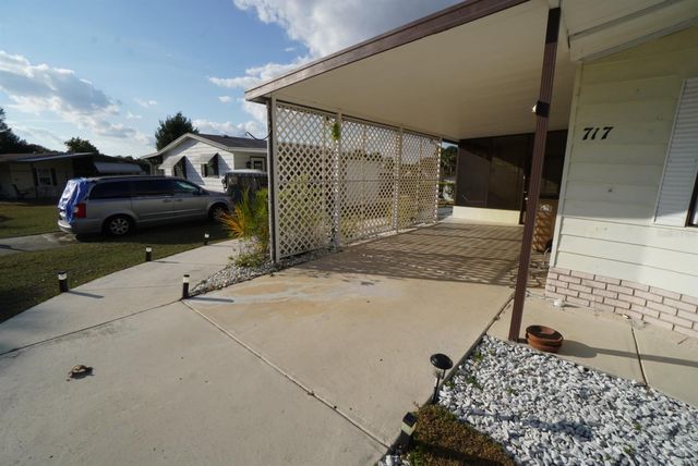 717 ROYAL PALM AVENUE, Lady Lake, FL 32159