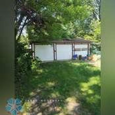 1437 15th Street S, Fargo, ND 58103