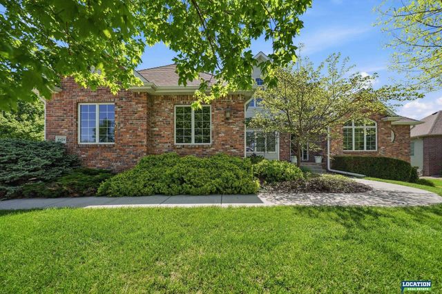 6424 Rolling Hills Boulevard, Lincoln, NE 68512