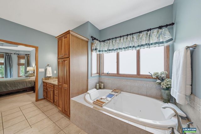6424 Rolling Hills Boulevard, Lincoln, NE 68512