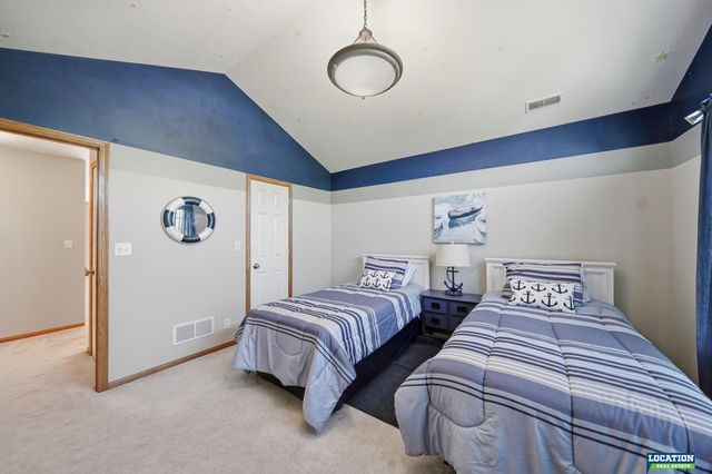 6424 Rolling Hills Boulevard, Lincoln, NE 68512