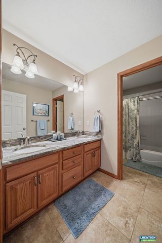 6424 Rolling Hills Boulevard, Lincoln, NE 68512